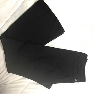 Black lulu lemon size 8